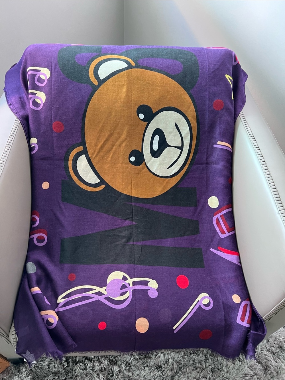Authentic Moschino Purple Rectangular Scarf - Picture 2 of 6